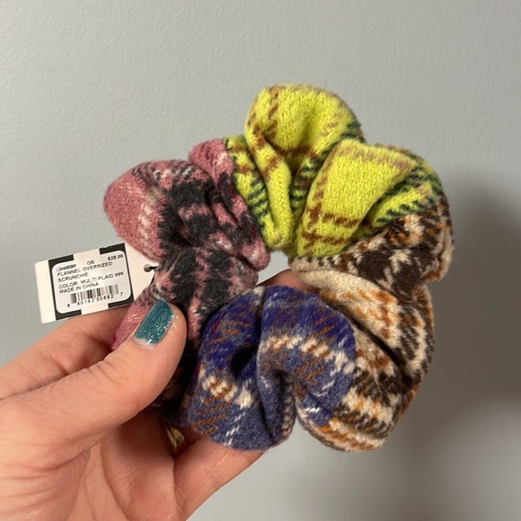 Lele Sadoughi Flannel Oversized Scrunchie multi plaid New with tag & dust bag - Picture 6 of 7